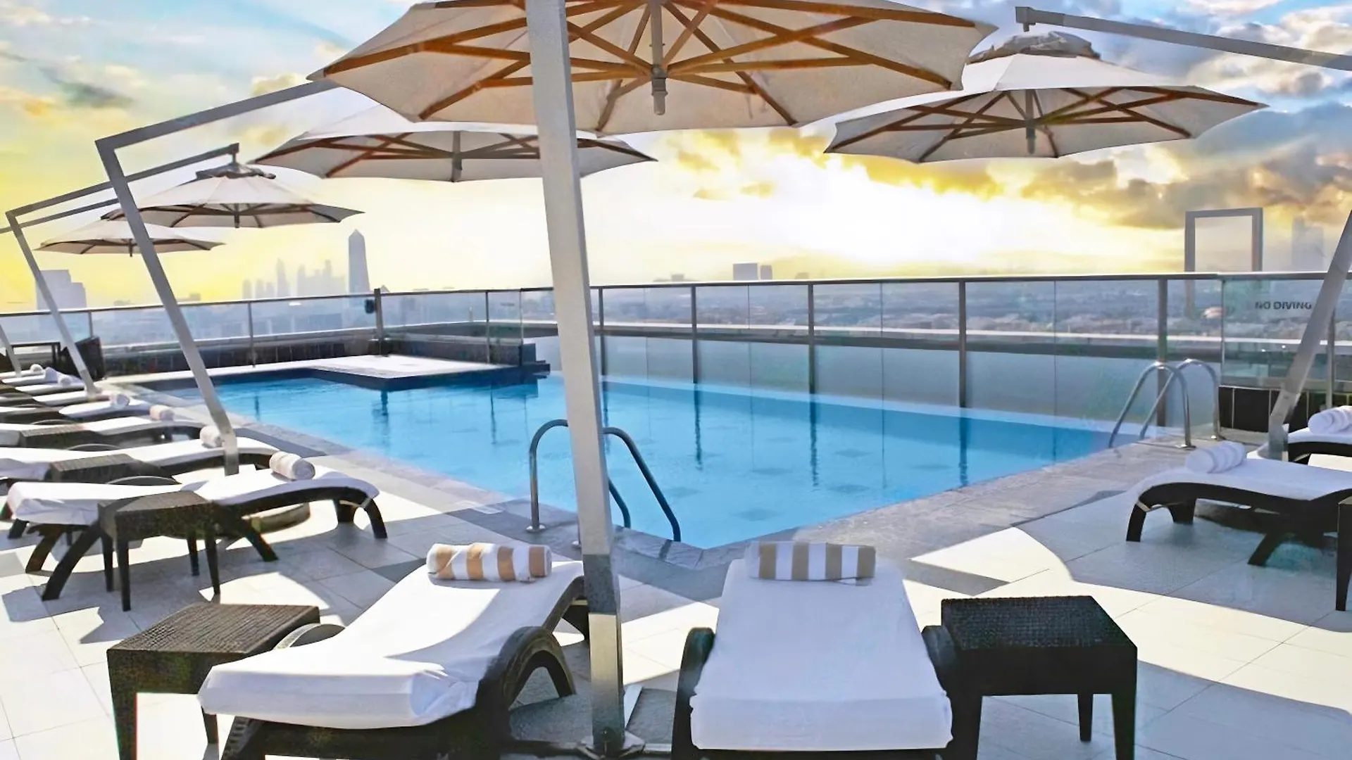 Park Regis Kris Kin Hotel location